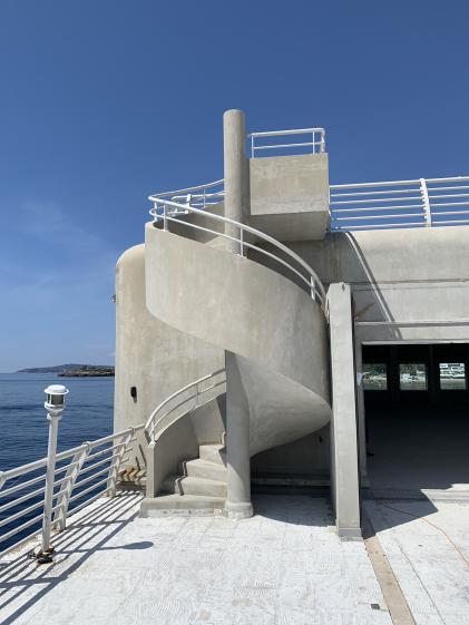 Villa atypique front de mer 