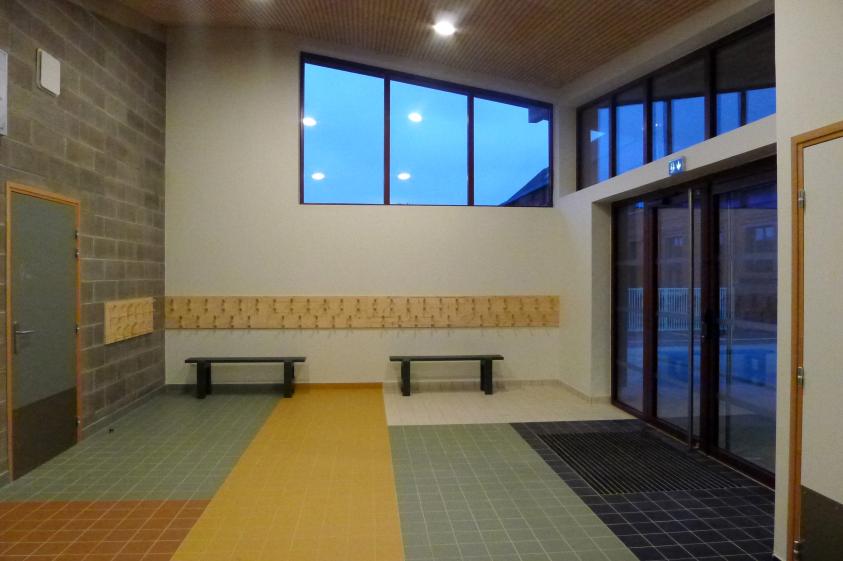 Restaurant scolaire - Murs ossature bois - Plafond acoustique en fibre de bois – Carrelage mosaïque type TopCER - Menuiseries Alu 