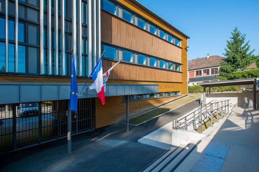 la nouvelle entrée de l'élémentaire rue Pasteur