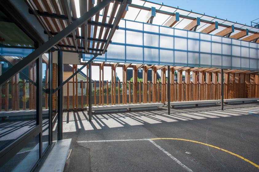 la cour élémentaire et le nouveau préau