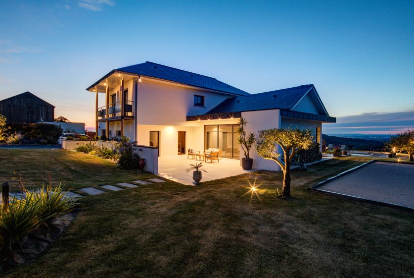 Vue extérieure de nuit