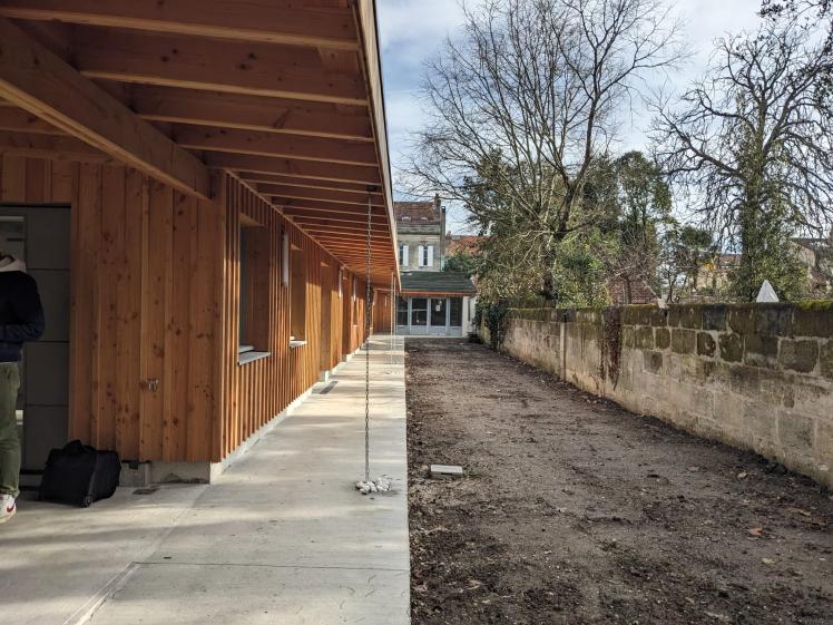 vue extérieure sur les ateliers, vers le fond de parcelle