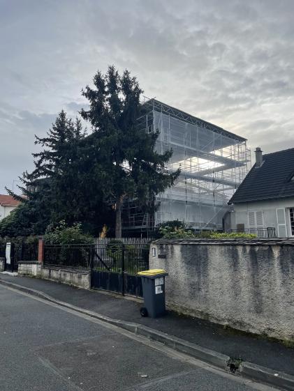 échafaudage avec parapluie