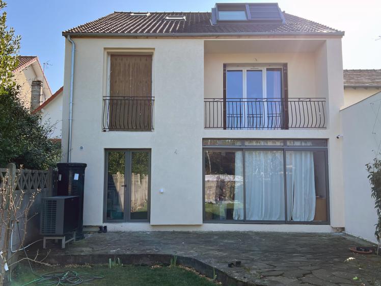 La façade sur jardin