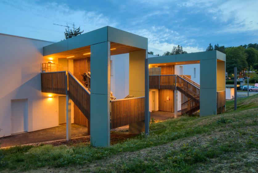 Vue extérieure de nuit