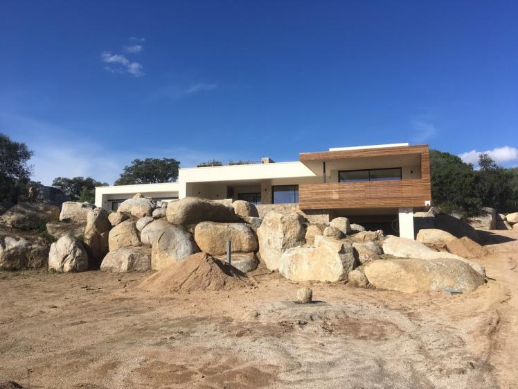 VILLA CONTEMPORAINE COMPOSITION BOIS ENDUIT PIERRE