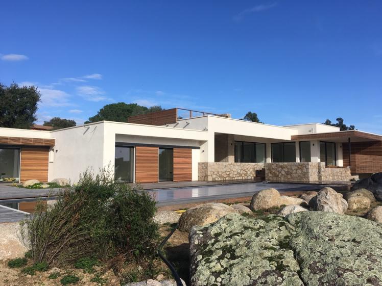 VILLA CONTEMPORAINE COMPOSITION BOIS ENDUIT PIERRE