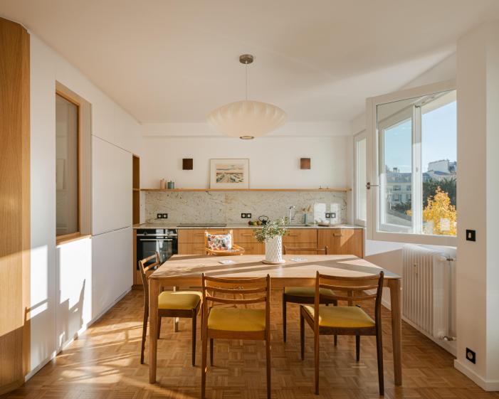 Une cuisine baignée de lumière