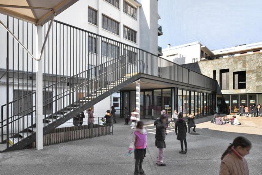 Vue du garde corps qui unifie l'intervention et donne de l'ampleur à l'escalier