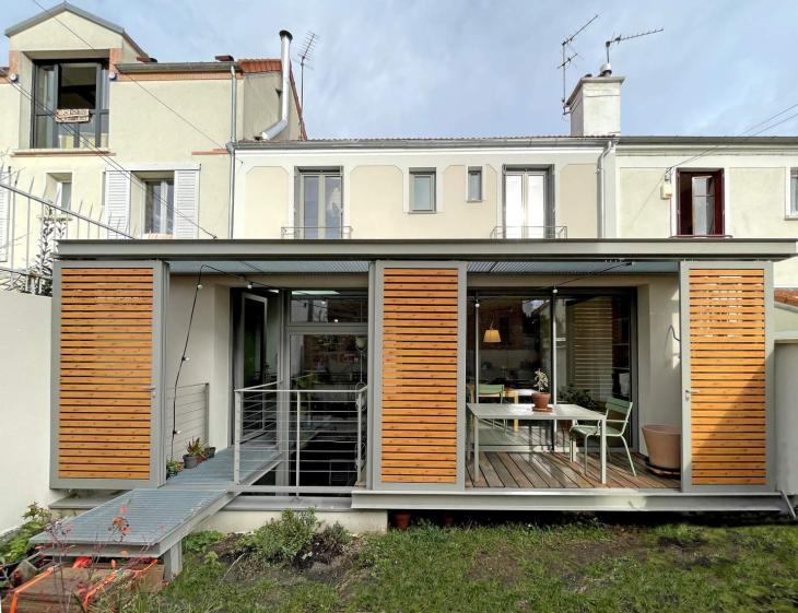 Façade Sud, pergola et volets coulissants pour confort d'été