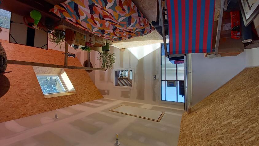 Mezzanine qui donne sur le jardin d'hier