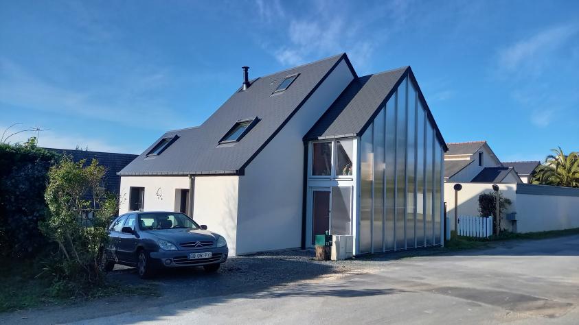 Maison donnant sur la rue