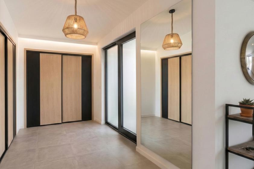 Vue depuis le hall d'entrée