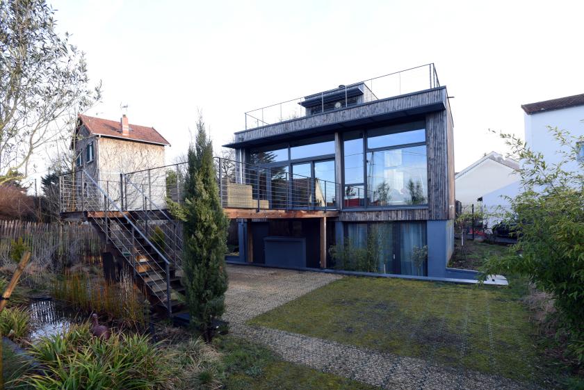 Jardin bas et stationnements