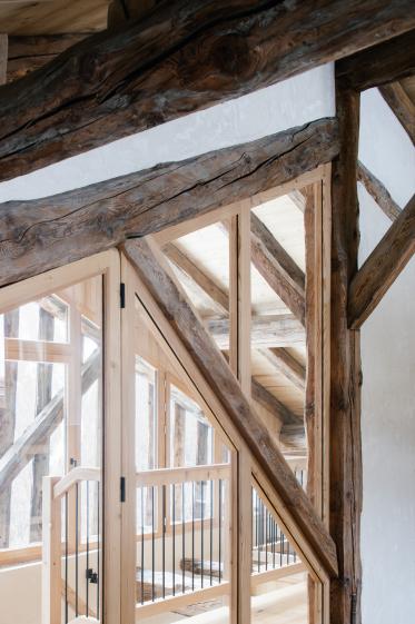 Intégration de la menuiserie dans l'ancienne ferme