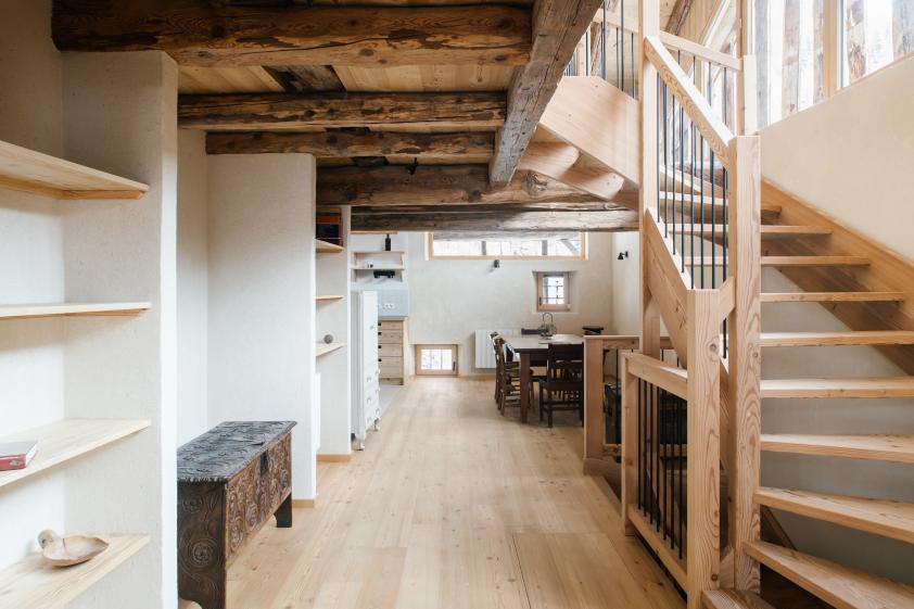 Etage pièce à vivre avec coin repas à l'Est et grande trémie escalier