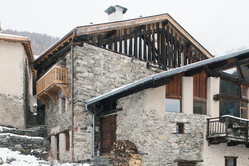 Façade Sud avec bardage ajouré et verrière derrière