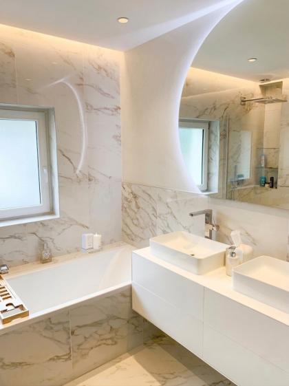 salle de bain blanche