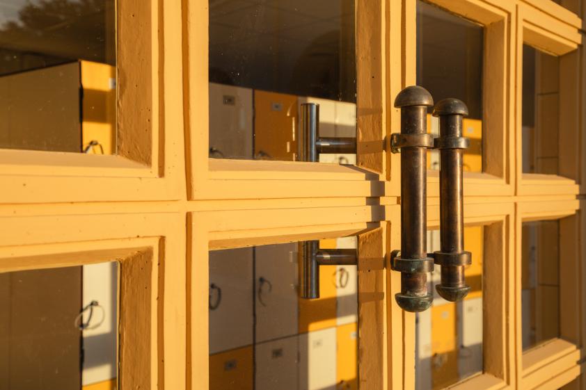 Détail sur porte en béton