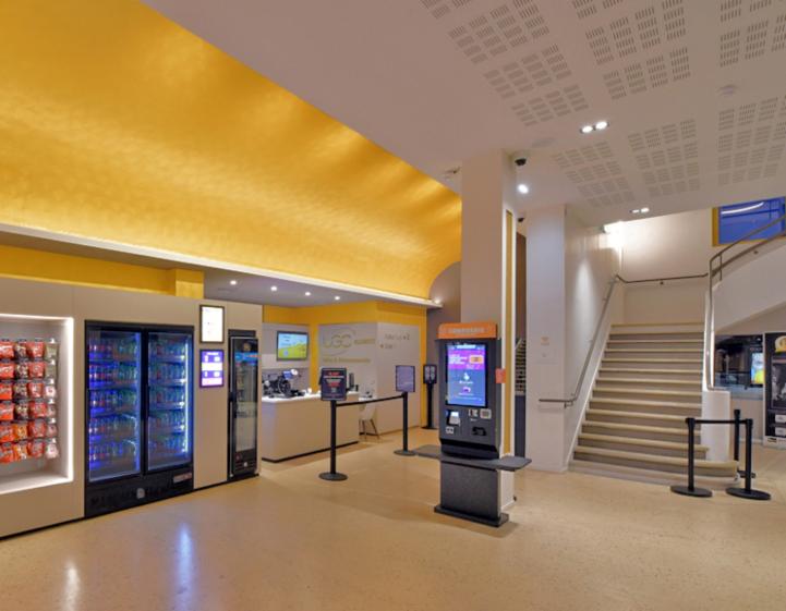 Le hall d'entrée retrouve volume et abiance "arts déco"