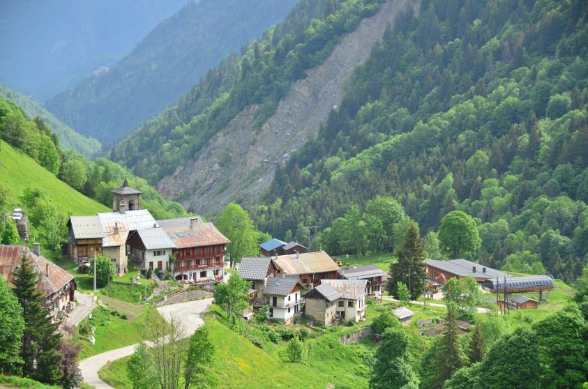 Bâtiment public en montage, en Tarentaise, Savoie , structure bois, ERP 