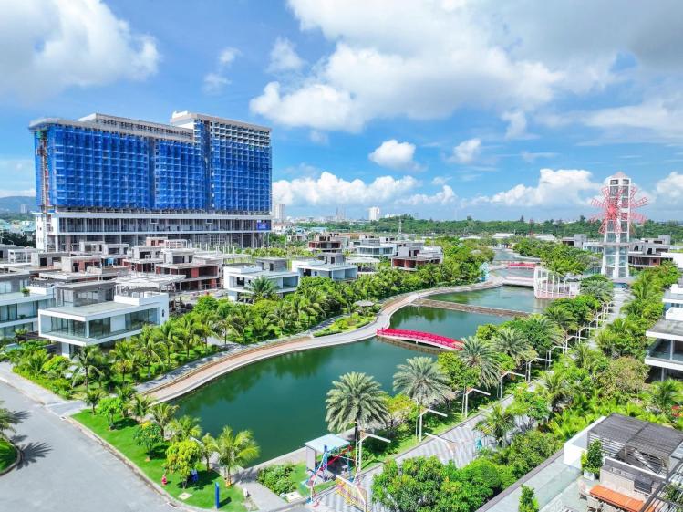 Condotels Alaric Atlantic The Maris Vung Tau, Vung Tau, Vietnam, Efficacité énergétique, façade balcons brise-soleil zone tampon bioclimatique