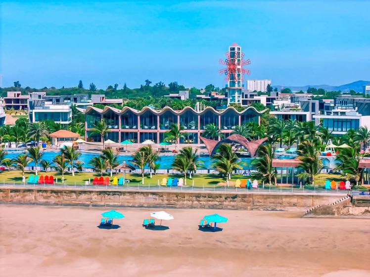 Piscine infinity Beachclubs, Moulin Rouge du complexe hôtelier durable The Maris Vung Tau 