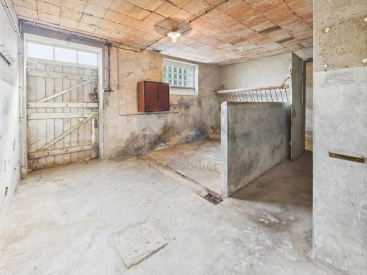 Existant - Ecurie Espace écurie d’un corps de ferme traditionnel avant transformation en habitation