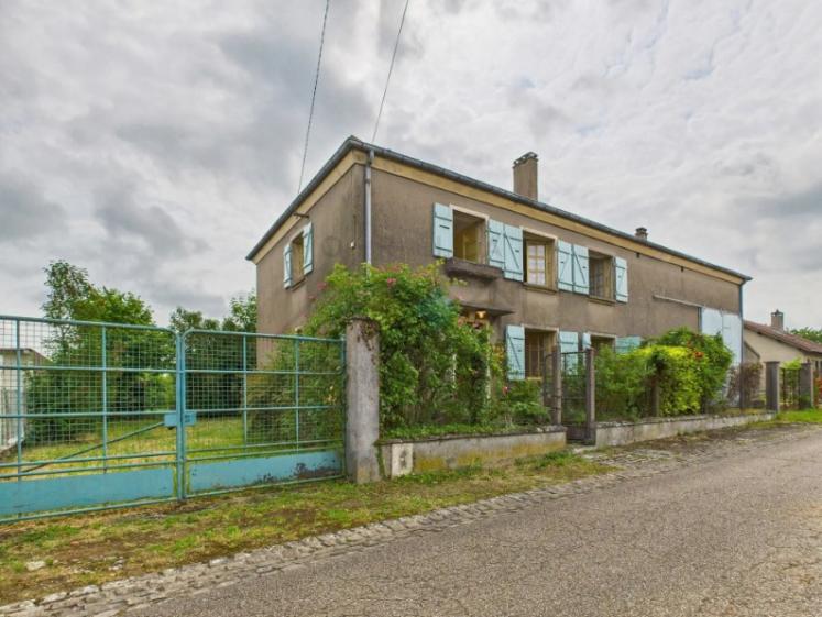 Existant - Façade avant Façade avant existante d’une fermette lorraine avant rénovation à Cheminot en Moselle