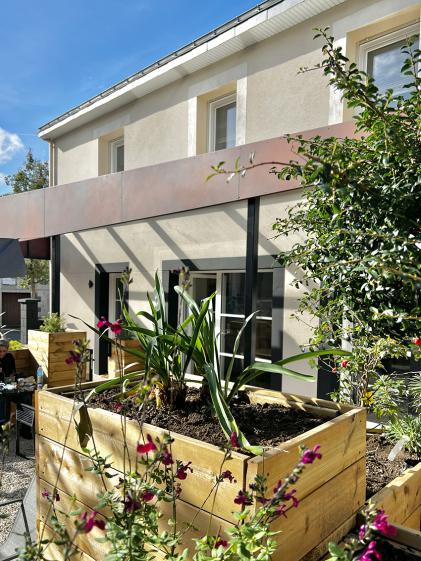 Jardinière et auvent sur mesure Jardinière et auvent sur mesure