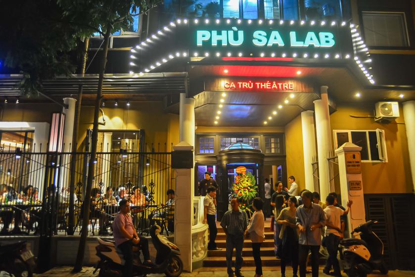 Phu Sa Lab Hanoi, Théâtre Ca Trù, Hanoi, Vietnam, Rénovation, transformation, brique rouge Hanoi, matériaux locaux, bas-carbone, low-tech, low-cost, matériaux vernaculaires, lieu culturel, touristique, patrimoine vietnamien