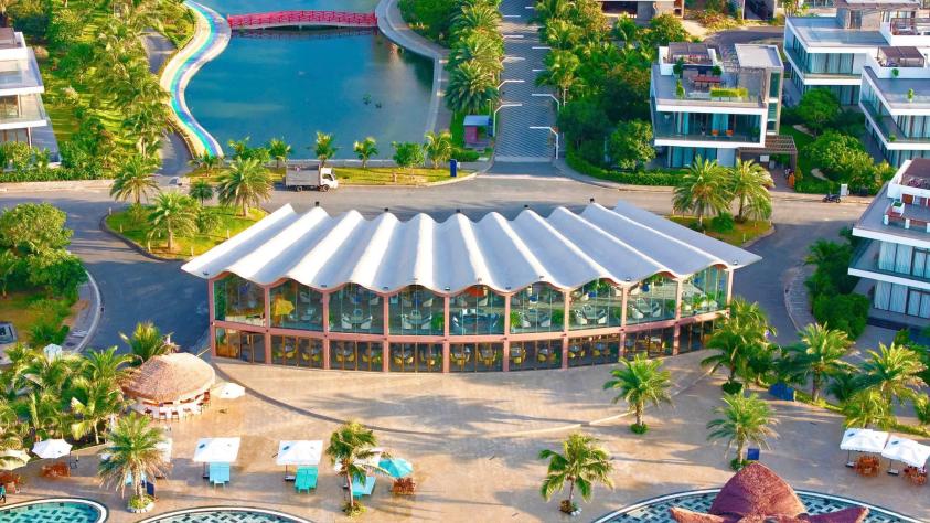 Beachclubs du complexe hôtelier durable The Maris Vung Tau 