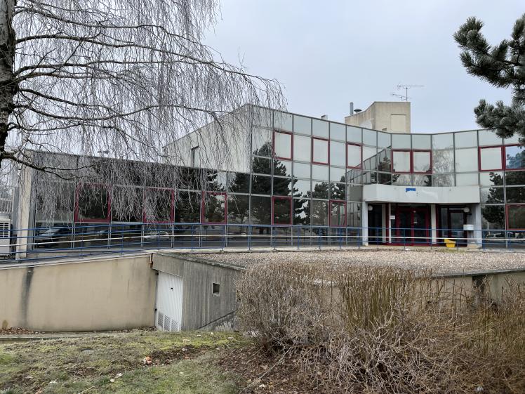Façade existante d’un bâtiment tertiaire avant réhabilitation à Villers-lès-Nancy