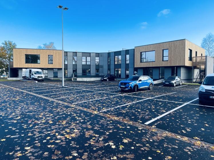 Projet - Façade arrière Extensions en porte-à-faux en ossature bois sur un bâtiment tertiaire rénové à Villers-lès-Nancy