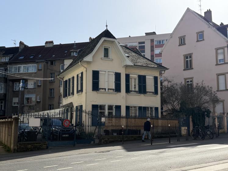Façade existante Façade avant d’une maison ancienne située en cœur d’îlot à Metz