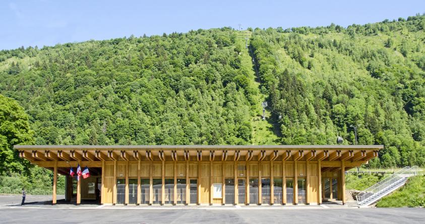 Bâtiment public en montage, en Tarentaise, Savoie , structure bois, ERP 