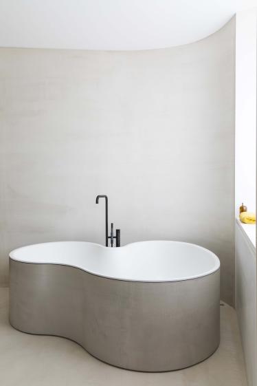 https://www.architectes.org/sites/cnoa/files/2026-04/baignoire_arrondie_b%C3%A9ton_cire_texier_soulas.jpg