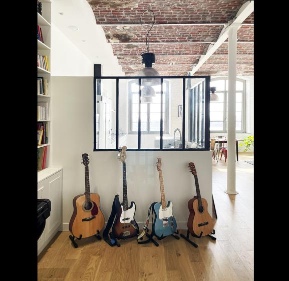 Espace musique avec guitares