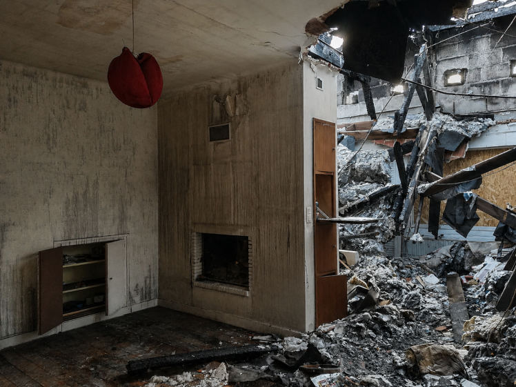 Maison après incendie - Sinistre - Pièce de vie - salle à manger