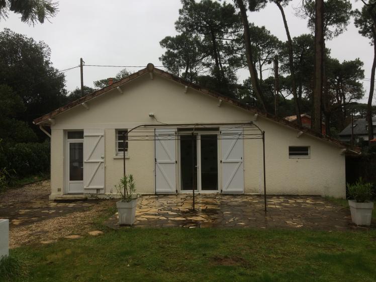 Vue de la façade côté extension avant travaux