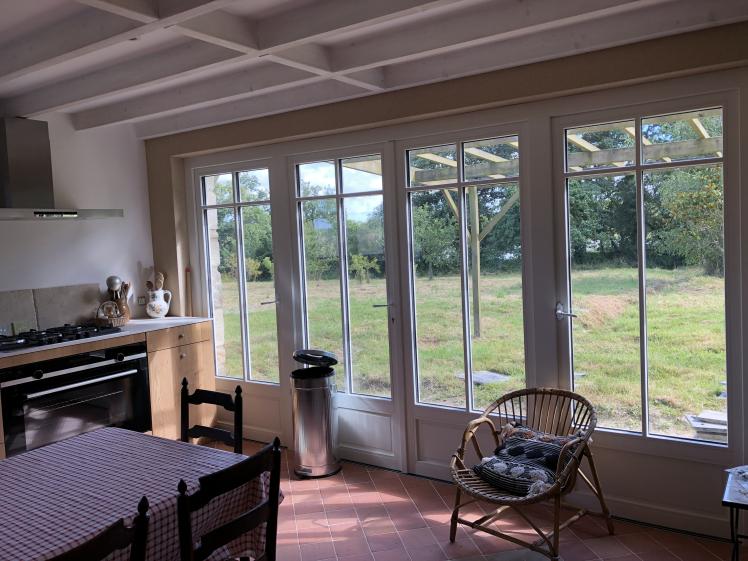 Menuiserie verrière cuisine posée en fermeture d'un ancien "préau"