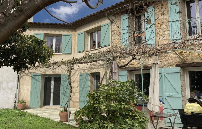 Extension de maison de village