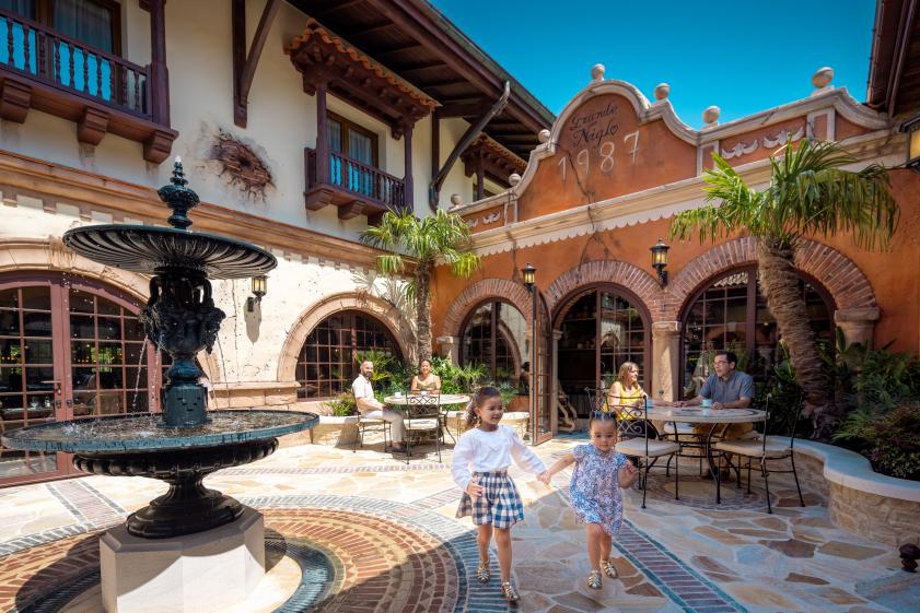 Plaza Trinidad Patio