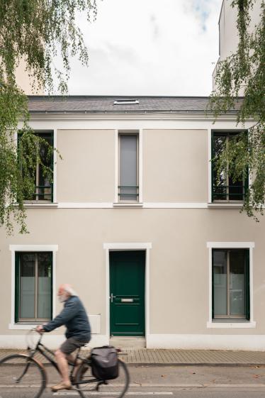 Patio, extension, surélévation bois, ravalement chaux, jardin, bioclimatique, extension bois, architecture écologique