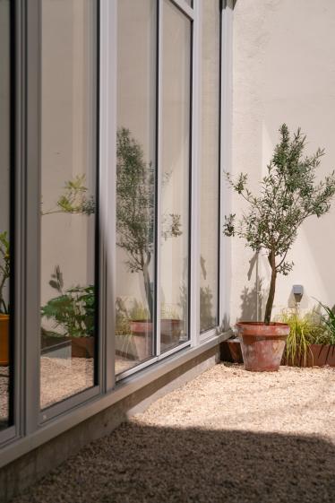 Patio, extension, surélévation bois, ravalement chaux, jardin, bioclimatique, extension bois, architecture écologique