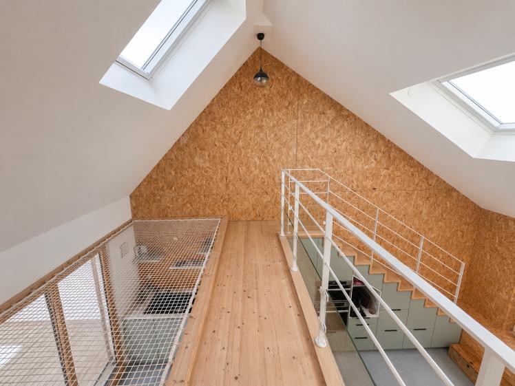Passerelle et escalier après travaux 01. Architecture, Rénovation, Extension, Maison mer, OSB, passerelle, filet (2).jpg