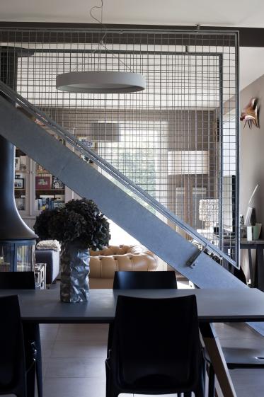 Escalier intérieur et garde-corps métallique 