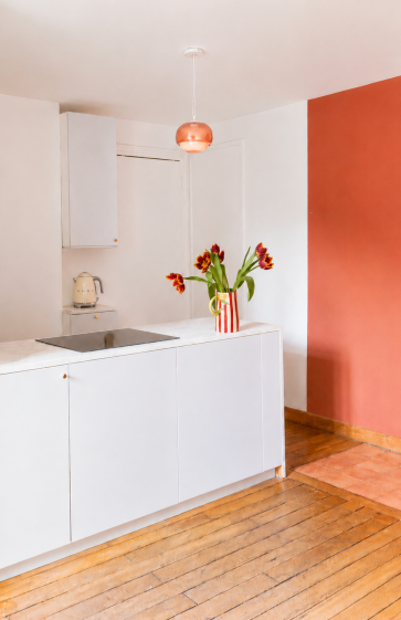Projet Pigalle | cuisine Rénovation globale d'un appartement de 30 m2 à Paris. vue sur la cuisine.