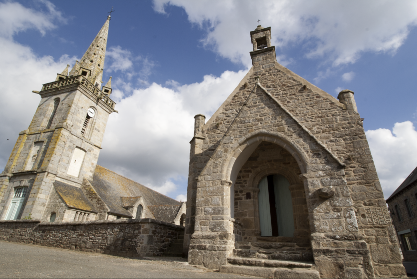 Entrée de la chapelle et ses environs 