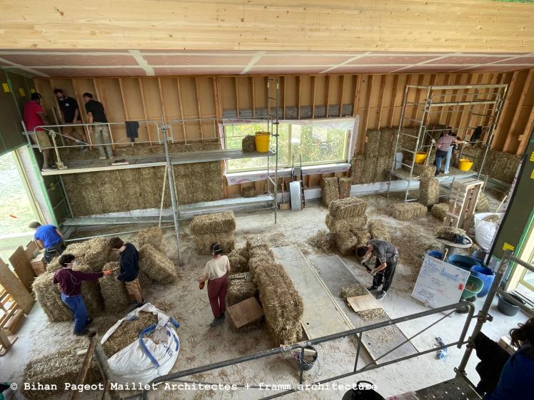 Chantier participatif paille